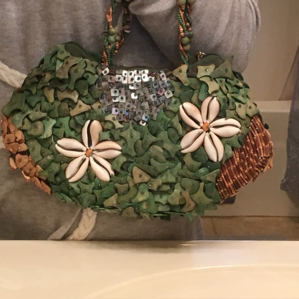 mido collection Purse made with wood shells